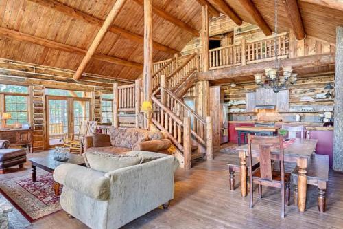 Hot Tub & Mtn Views: Woodsy Cabin in Greer in Greer (AZ)