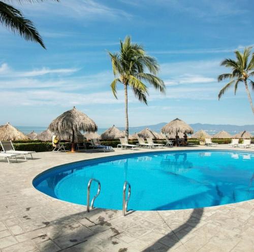 Peldbaseins, Luxury Beachfront Condo in Ruiz