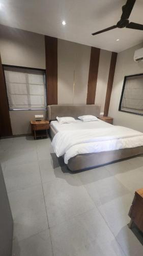 mahi river view villa in Navakhal