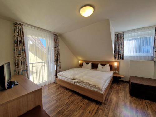2 bedrooms, 3 beds