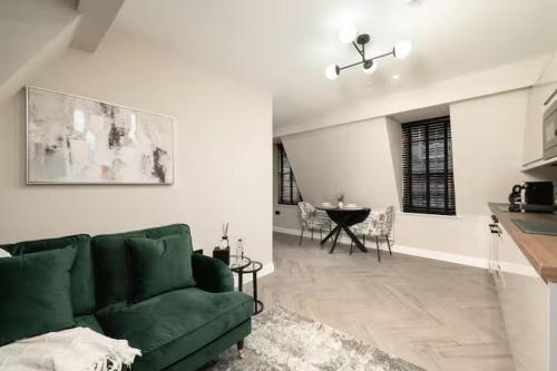 Edinburgh Apartment - Sleeps 2 - Royal Mile Close - image 12