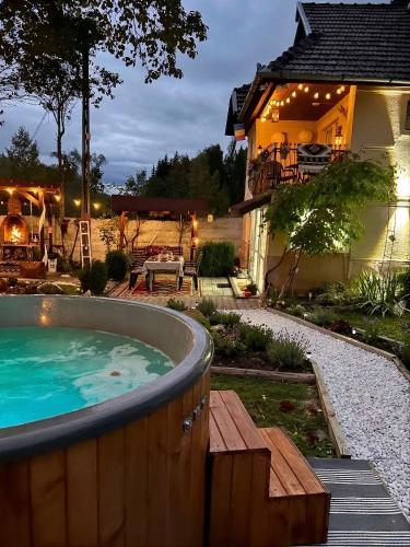 BraziHouse - pine escape with jacuzzi, Petrosani