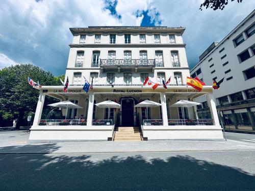 Apartment with Mountain View