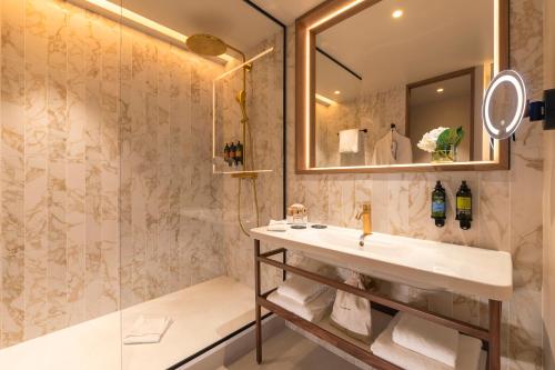 room detail thumbnail 2