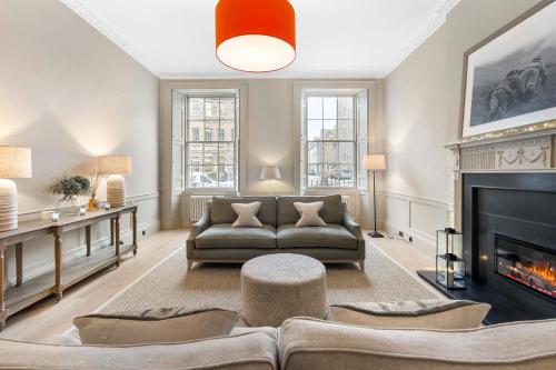 Stylish Georgian Main Door Apartment - image 10