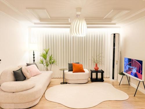 Quiet and spacious 1-bedroom apt in Gangnam