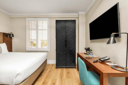 1 queen bed