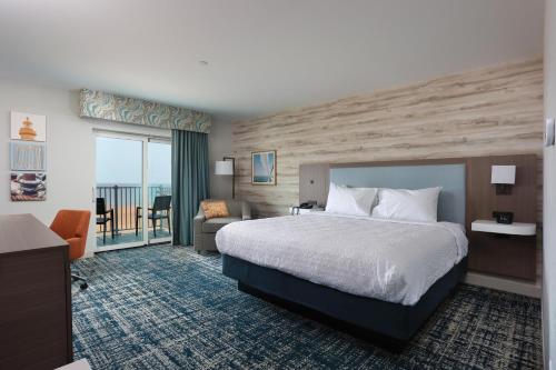 Hampton Inn & Suites Manistee Waterfront - image 14