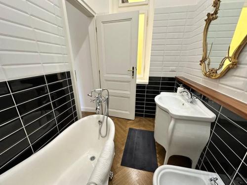 Luxury flat in Wenceslas Square - image 3