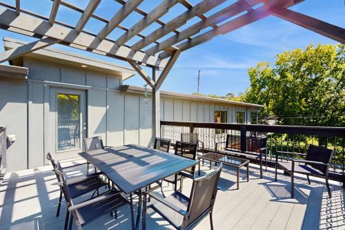 Walkable Gem! Dtwn Chattanooga Base w/ Balcony
