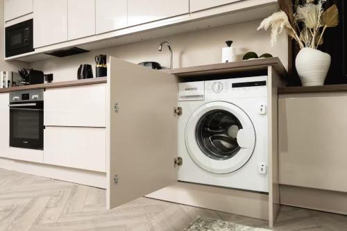 Edinburgh Apartment - Sleeps 2 - Princes St Close - image 11