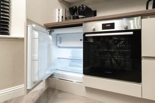 Edinburgh Apartment - Sleeps 2 - Princes St Close - image 9