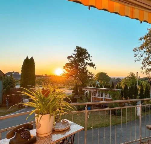 Besonderes Apartment im Grünen nahe Ravensburg I sonniger Balkon & Parkplatz in Ravensburg, Deutschland
