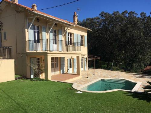 SM26 19 SAINTE MAXIME Villa avec piscine aperçu mer proche centre ville