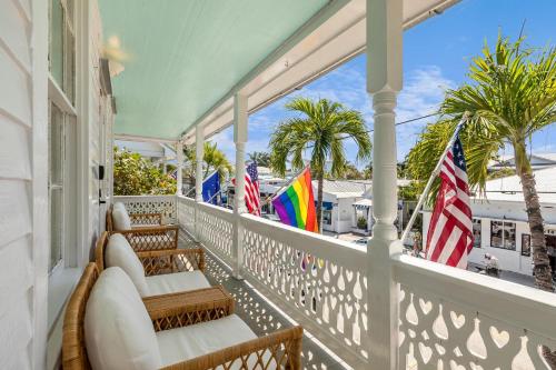 QUIET POUR @ Speakeasy Inn Key West! - Stock Island, FL