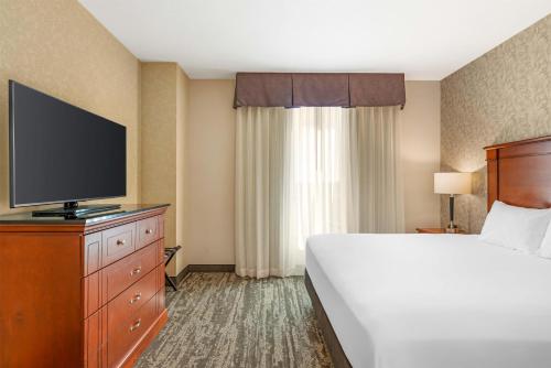 Drury Inn & Suites St. Louis Brentwood - image 30