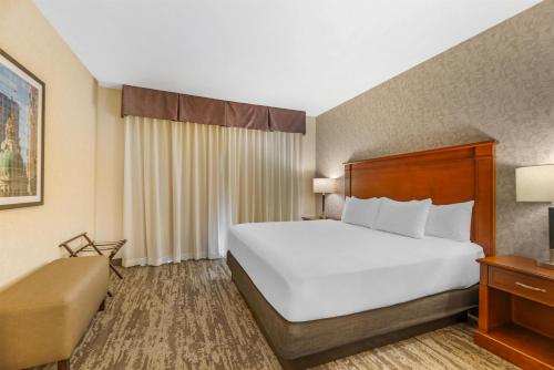 1 king bed, 1 sofa bed