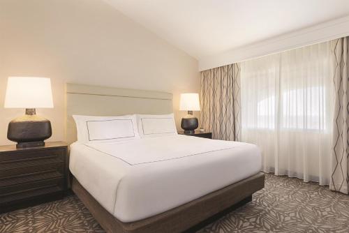 Embassy Suites Mandalay Beach - Hotel & Resort - image 24