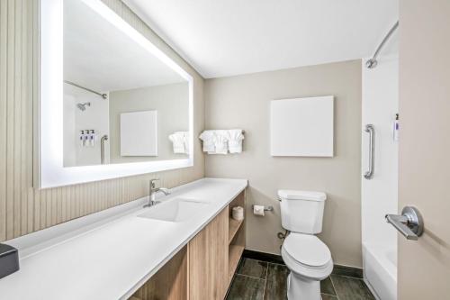 Ramada by Wyndham Statesville - image 8