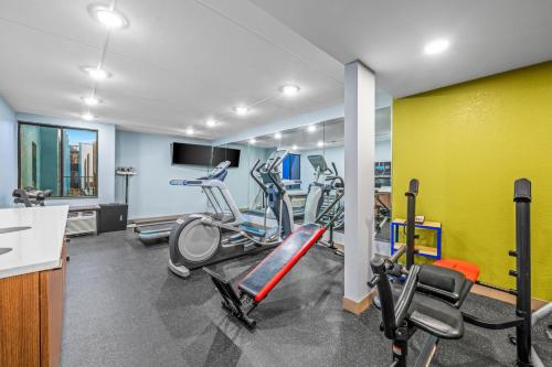 Ramada by Wyndham Statesville - image 25