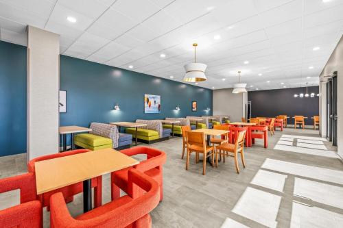 Ramada by Wyndham Statesville - image 42