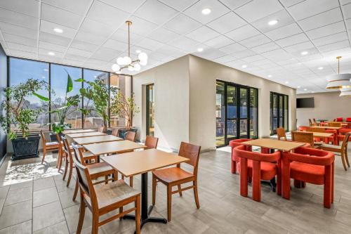 Ramada by Wyndham Statesville - image 41