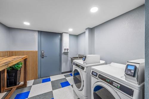 Ramada by Wyndham Statesville - image 21