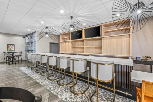 Ramada by Wyndham Statesville - image 18