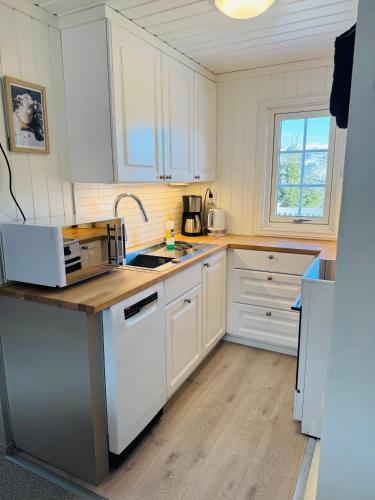 廚房, Cozy cabin in the middle of peaceful surroundings in 於斯塔奧瑟特