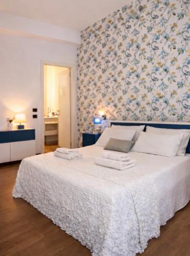 Comfy Vatican Suite 1