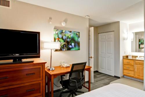 2 bedrooms, 4 beds