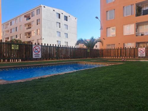 Cómodo depto en condominio con piscina y parking (Comodo depto en condominio con piscina y parking) in 拉欽巴