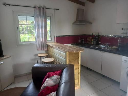 Maison accueillante a Les Abymes avec terrasse in Les Abymes