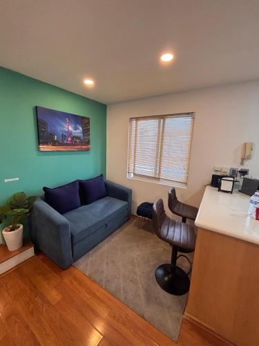 Beautiful & Quiet WFH Apt Across Reforma 222 Mall