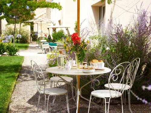 Facilities, Chateau de la Piscine - Appartements dans le Mas au coeur d'un grand parc arbore in Les Cevennes