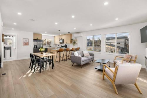 Brand New 3BR Townhome - Near Light Rail – khách sạn tại Rainier Valley