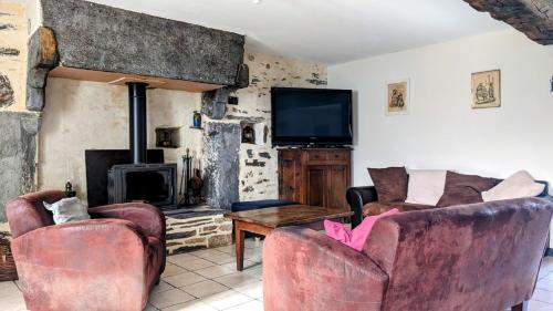 Maison Familiale Grand Jardin Calme gîte à louer Bellée