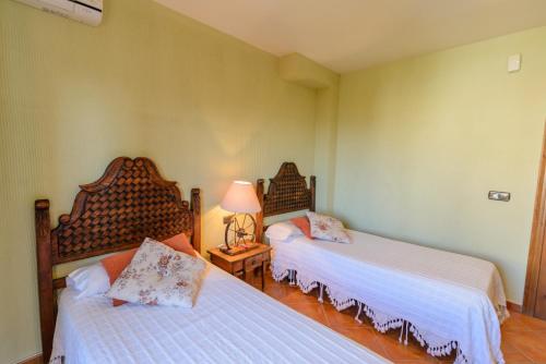 2 twin beds