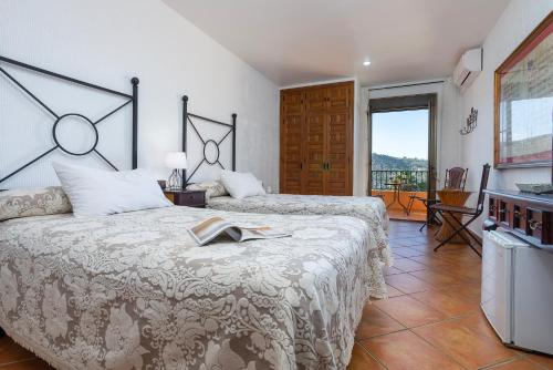 3 twin beds