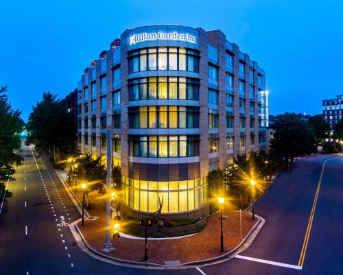 Hilton Garden Inn Alexandria Old Town National Harbor - image 26