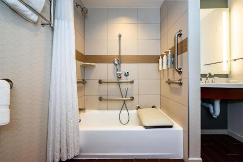 Hilton Garden Inn Alexandria Old Town National Harbor - image 36