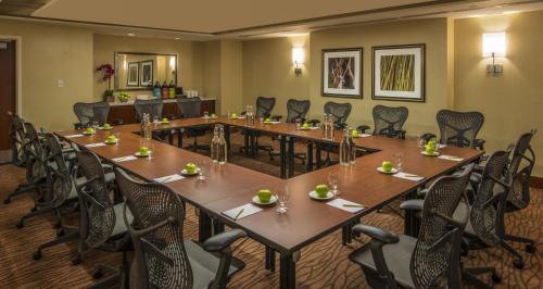 Hilton Garden Inn Alexandria Old Town National Harbor - image 28