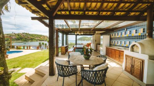 Oprema, House with 5 suites on the sand of Ferradura Beach in plaža Ferradura