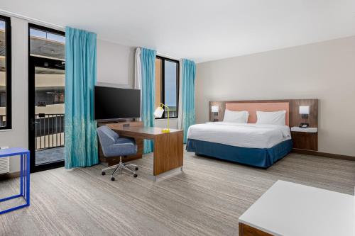 1 king bed, 1 sofa bed