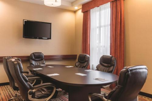 Hampton Inn by Hilton Edmonton/South - image 3