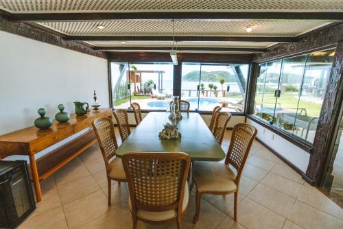Oprema, House with 5 suites on the sand of Ferradura Beach in plaža Ferradura