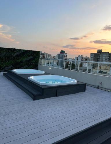 Large apartment in Almagro with a bed and an armchair bed – khách sạn tại Caballito