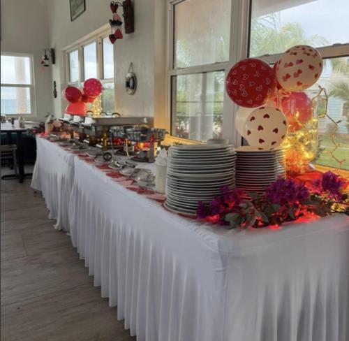 Restaurant, Winter Haven Inn in Clarence Town