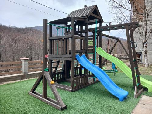 Parque infantil, Krikhi Village კრიხი ვილიჯი in Ambrolauri