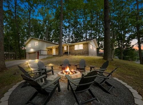 Sleep16-Close2NRG-KingBed-GameRm-HotTub-FencedYard in Oak Hill 